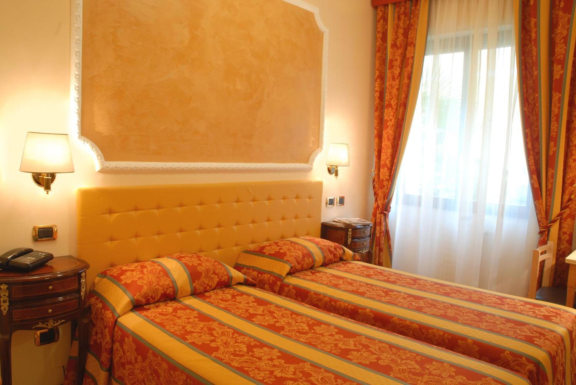 Hotel Mondial Рапалло Екстер'єр фото