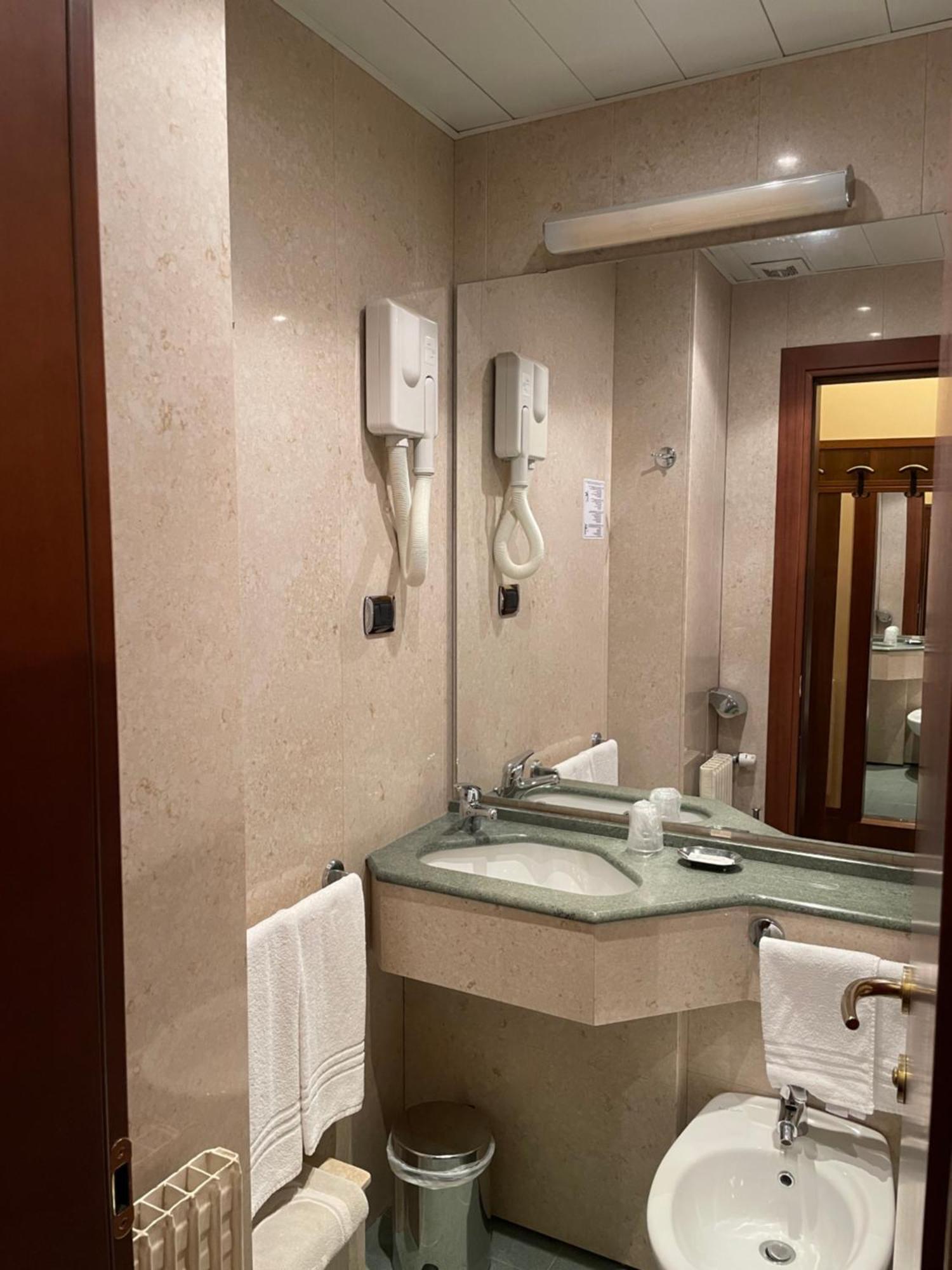 Hotel Mondial Рапалло Номер фото