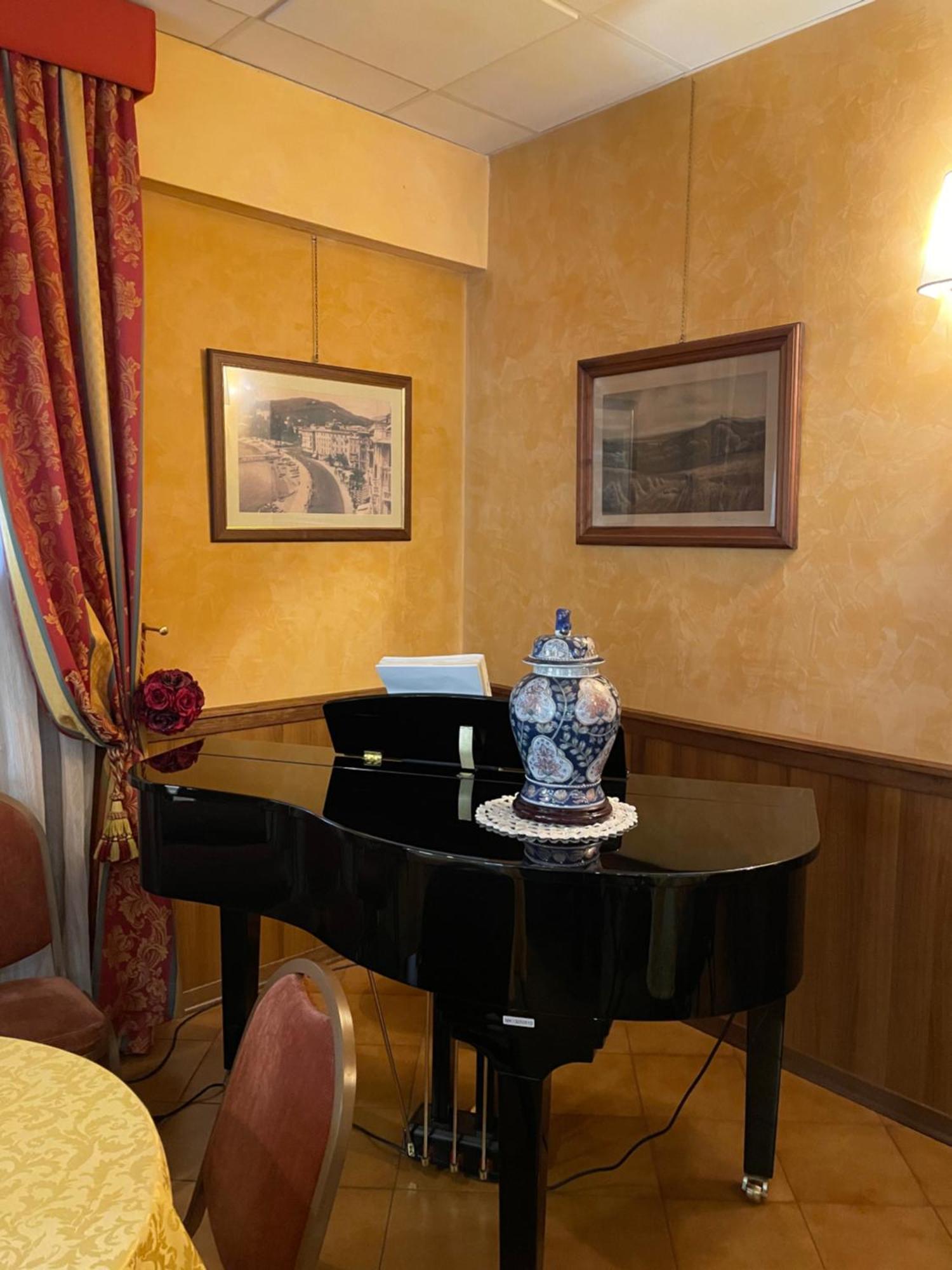 Hotel Mondial Рапалло Екстер'єр фото